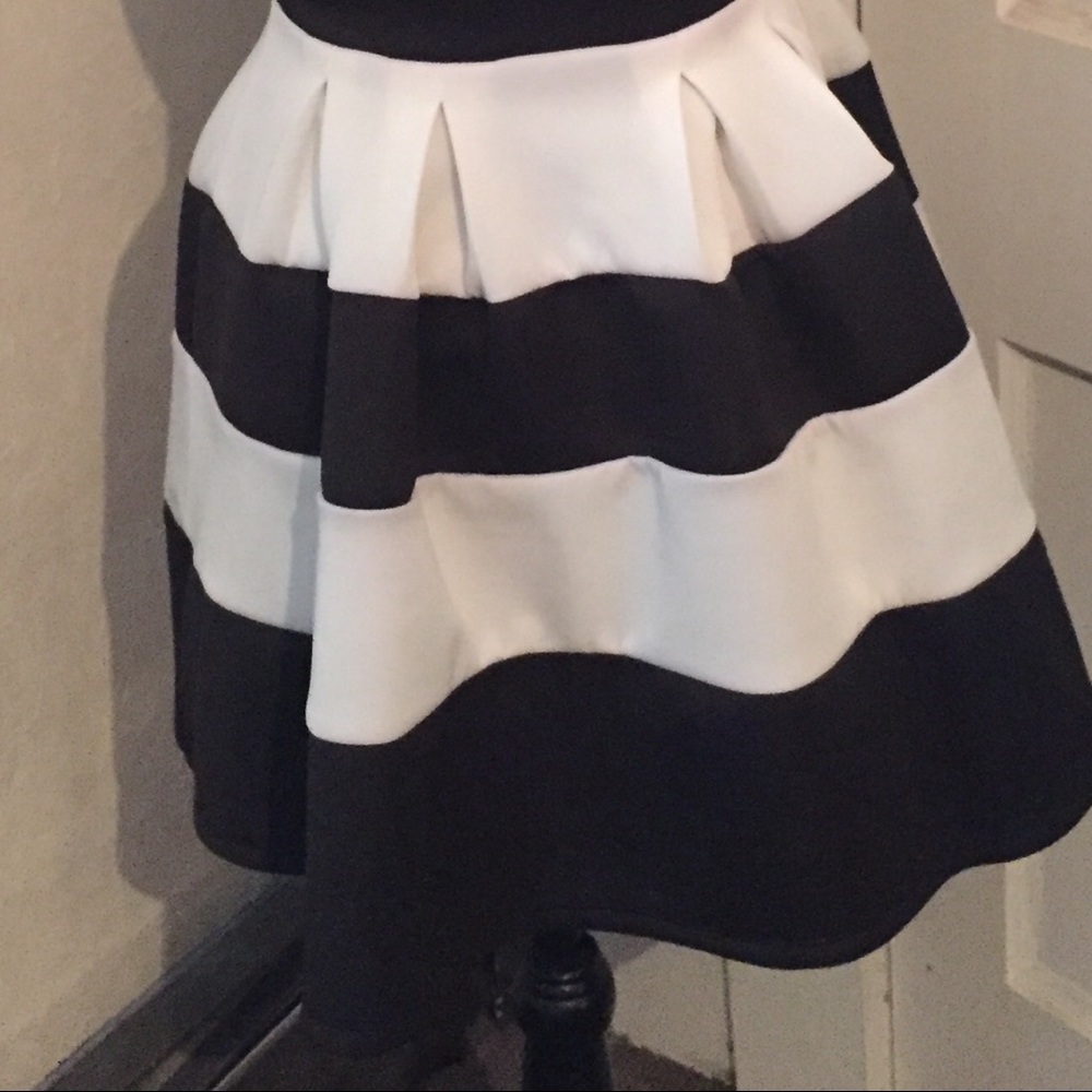 Beautiful dress - Picture 5 of 6